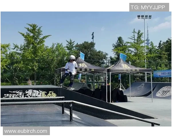 南京滑板精英赛点评：极限运动队默契配合展现团队实力与风采